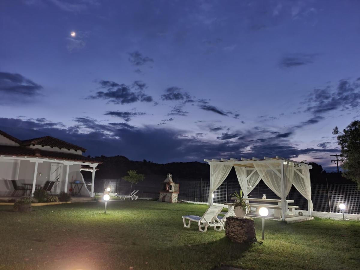River Kriaritsi Country house *